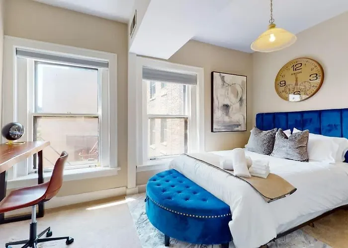 Hébergement de vacances Dearborn Duplex L Sleeps 10 L Free Parking *