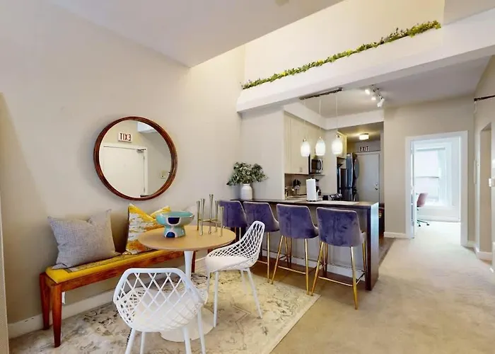 Dearborn Duplex L Sleeps 10 L Free Parking Chicago