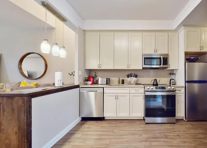 Dearborn Duplex L Sleeps 10 L Free Parking * Chicago