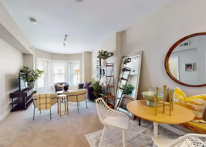 Dearborn Duplex L Sleeps 10 L Free Parking *