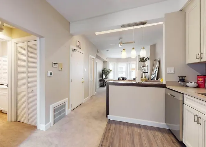 Hébergement de vacances Dearborn Duplex L Sleeps 10 L Free Parking *