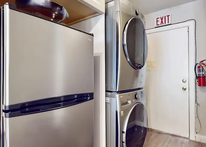 Hébergement de vacances Dearborn Duplex L Sleeps 10 L Free Parking