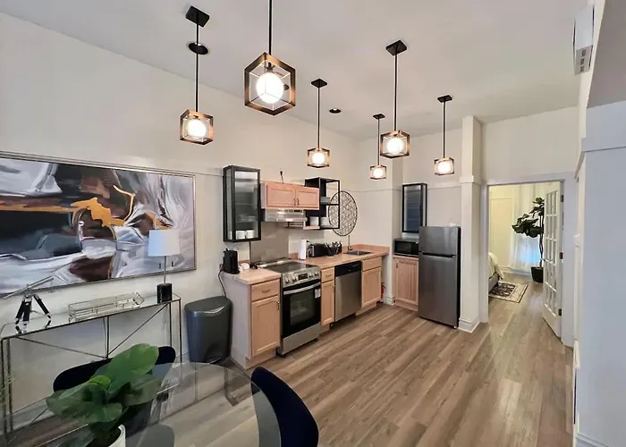 Hébergement de vacances Dearborn Duplex L Sleeps 10 L Free Parking